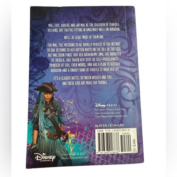 Bundle of two chapter books kids paddington 2 and Disney descendants 2 EUC - Picture 4 of 6